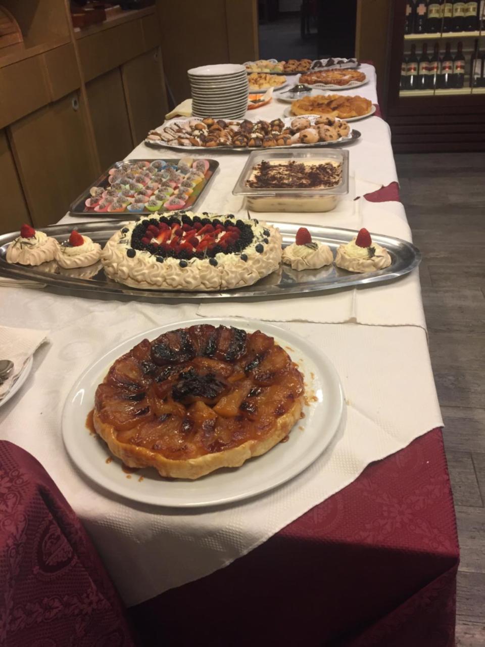Hotel Della Posta Биаска Екстериор снимка